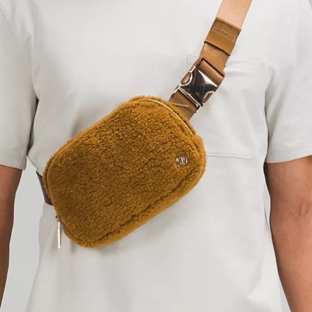 LULULEMON FLEECE EVERYWHERE BAG